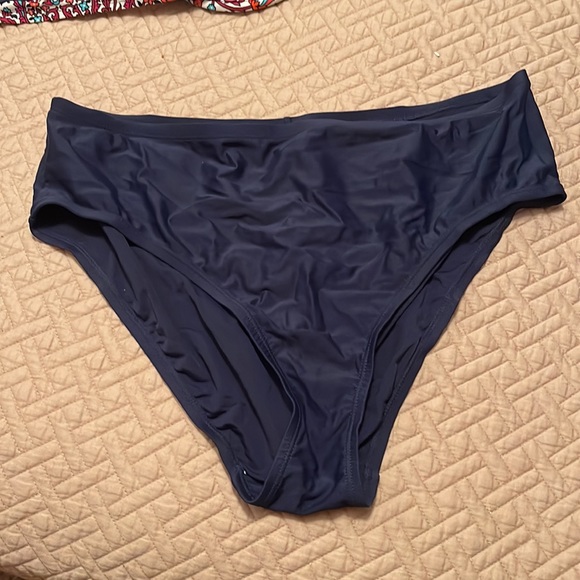 Ellen Tracy two-piece bathing suit - Picture 2 of 8